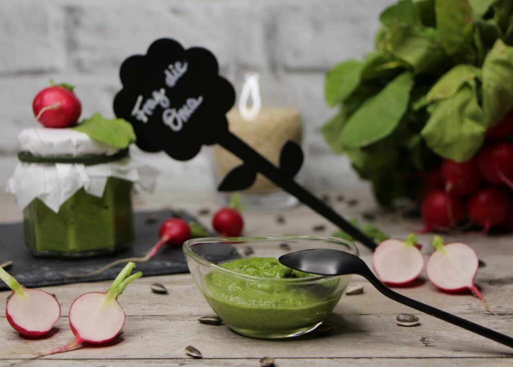 Read more about the article Radieschengrün-Pesto