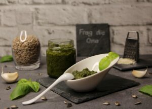 Read more about the article Basilikum-Pesto<br><small><small>mit Sonnenblumenkernen</small></small>