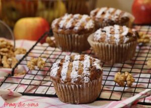 Read more about the article Apfel-Nuss-Muffins