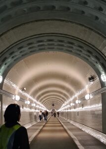 HamburgElbtunnel1.blog